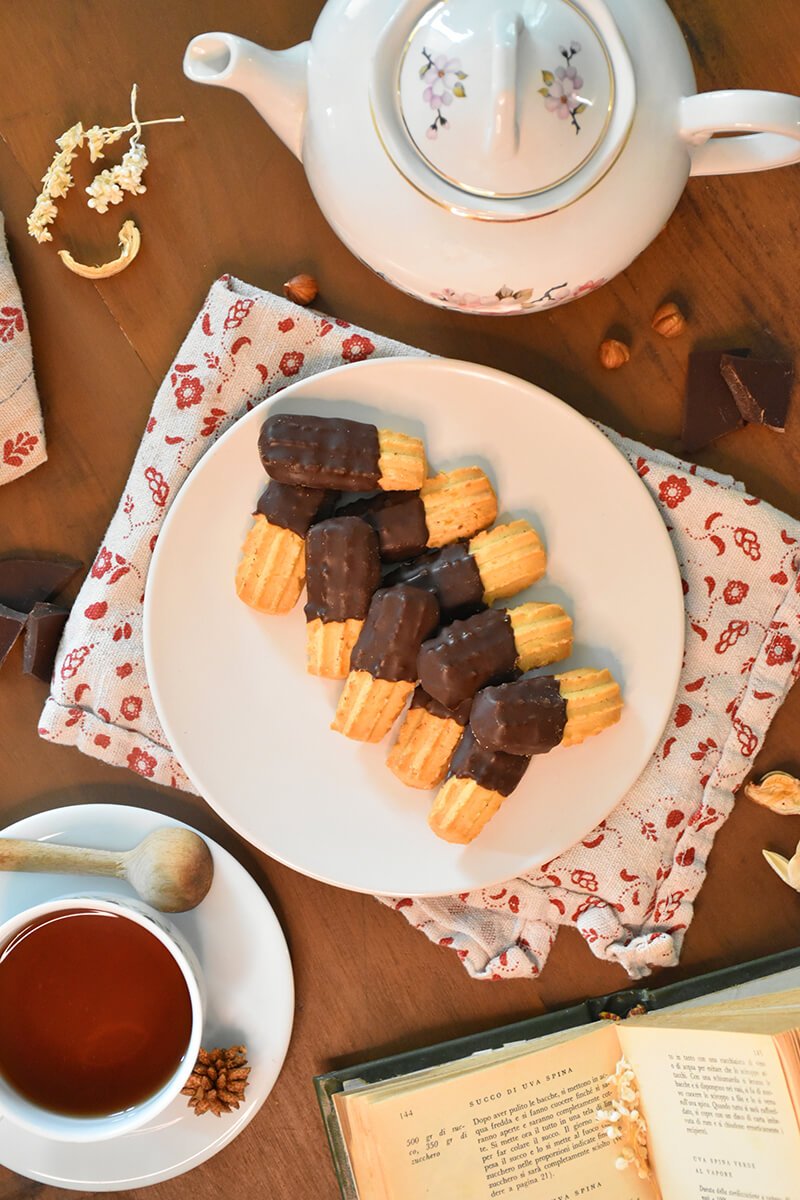 Crumiri Cookies - Classic & Chocolate